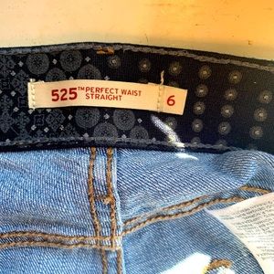 Levis 525 straight leg size 6. Pre loved